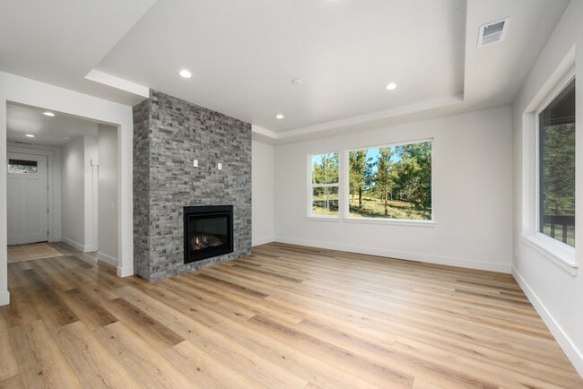 1205 Vine Maple Dr, Klamath Falls, OR 97601 - photo 3