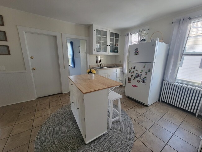 19 Dixon St unit 2, Newport, RI 02840 - photo 5