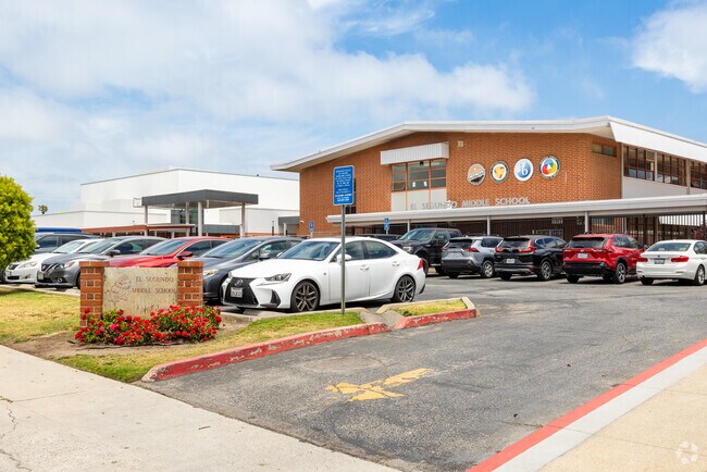 El Segundo Middle School in El Segundo, CA has a roundabout driveway.