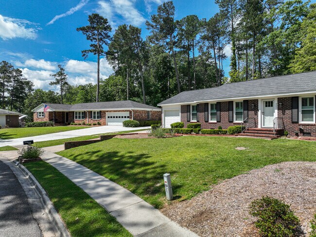 A row of brick ranch style homes in Monclair of Augusta, GA.