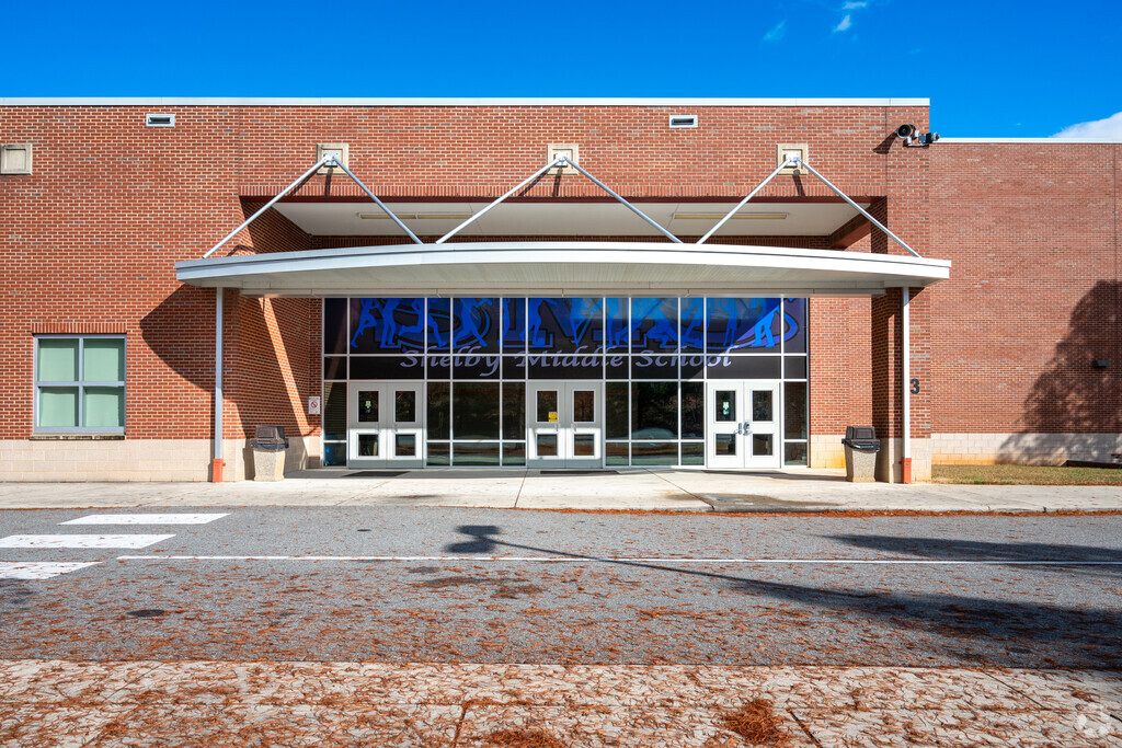 Shelby Middle School provides education in the neighborhood of 
Cleveland County.