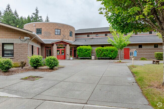 Vinland Elementary School has a 16:1 student to teacher ratio.