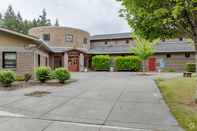 Vinland Elementary School has a 16:1 student to teacher ratio.