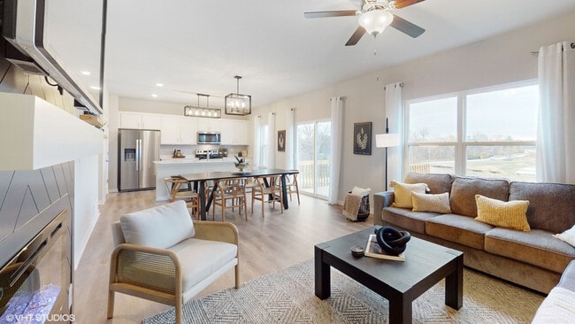 3437 Craven Dr, Coralville, IA 52241 - photo 4