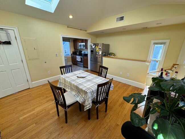206 Holland St unit 2, Somerville, MA 02144 - photo 4