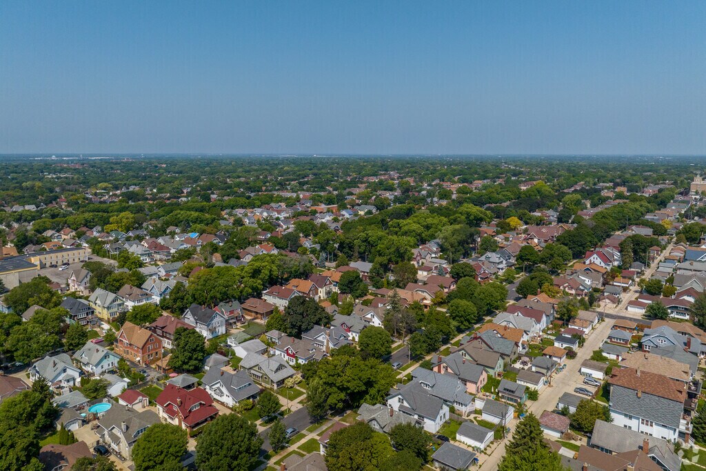 1419 N 52nd St Unit 1421, Milwaukee, WI 53208 MLS 1877782