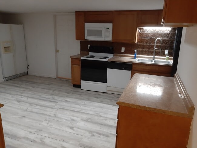 58498 E 42nd Dr unit B, Strasburg, CO 80136 - photo 2