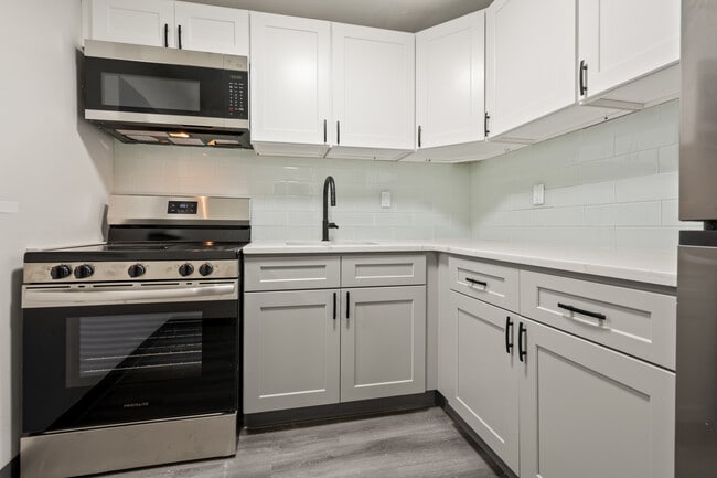 18 Signor St, East Hartford, CT 06108 - photo 2