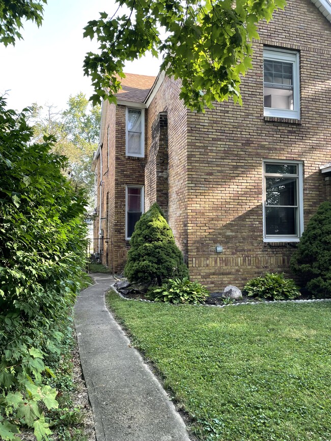 816 W Ashland Ave, Muncie, IN 47303 - photo 2