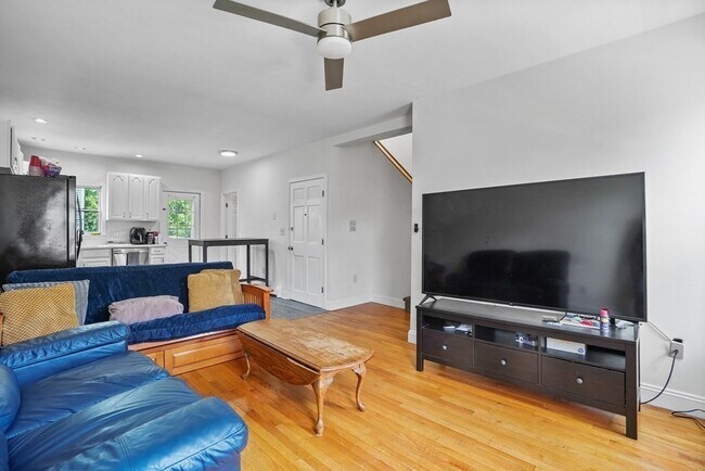140 D St unit 2, Boston, MA 02127 - photo 5