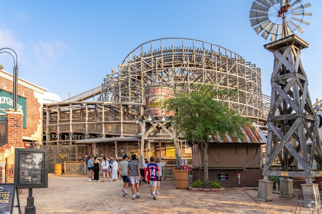 The Boardwalk Bullet in Kemah is a very fast Rollercoaster that gives visitors a Thrilling Ride.
