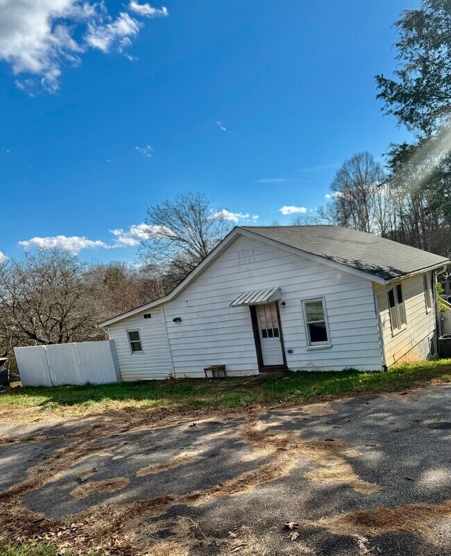 460 Prospect Dr, North Wilkesboro, NC 28659