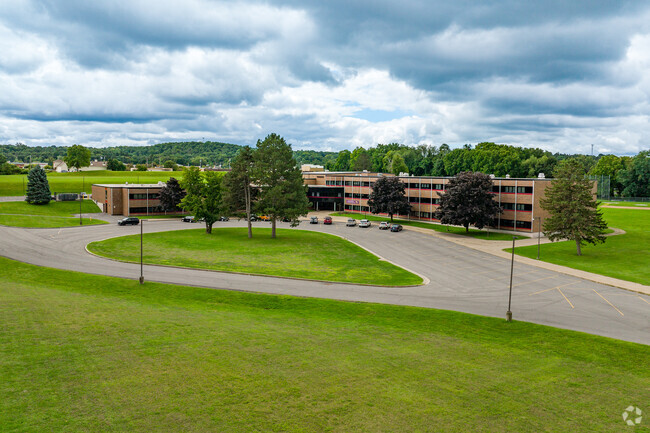 West Genesee Middle School is the intermediate school in Fairmount, NY.