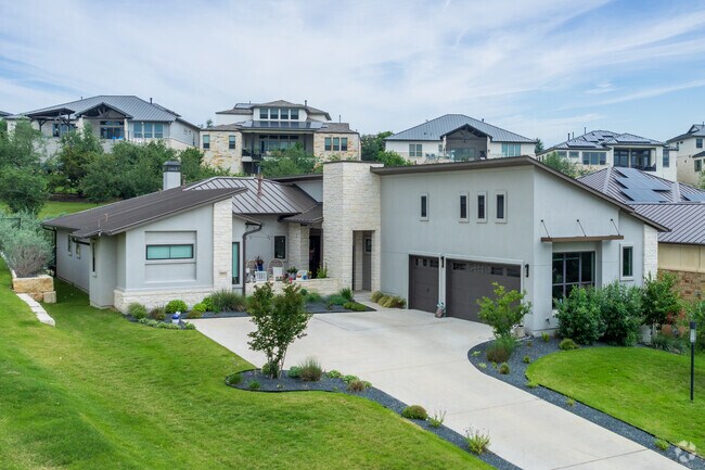 Lakeway City’s housing blends natural beauty with modern amenities.