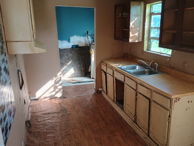 1307 2nd St, Newport, AR 72112 - photo 4