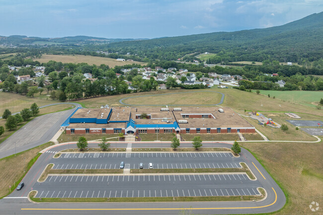 Peak View Elementary School received an overall grade of B- from Niche.