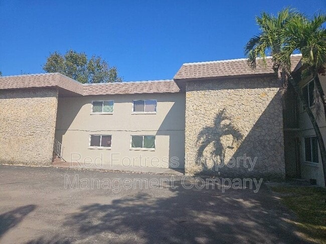 4331 Glenwood Ave unit 2, Fort Myers, FL 33905 - photo 2