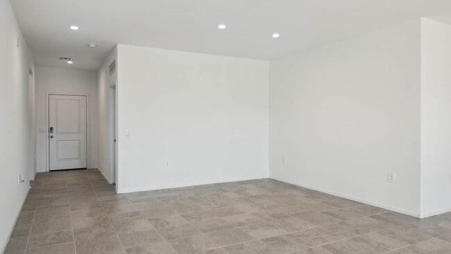 1522 E Glazier Dr, Casa Grande, AZ 85122 - photo 2