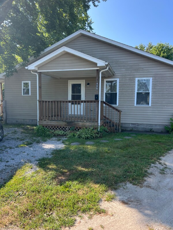 525 W Cherry St, Austin, IN 47102