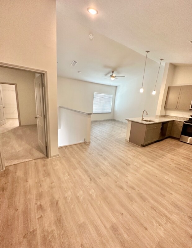 1101 Halsey Dr, Leander, TX 78641