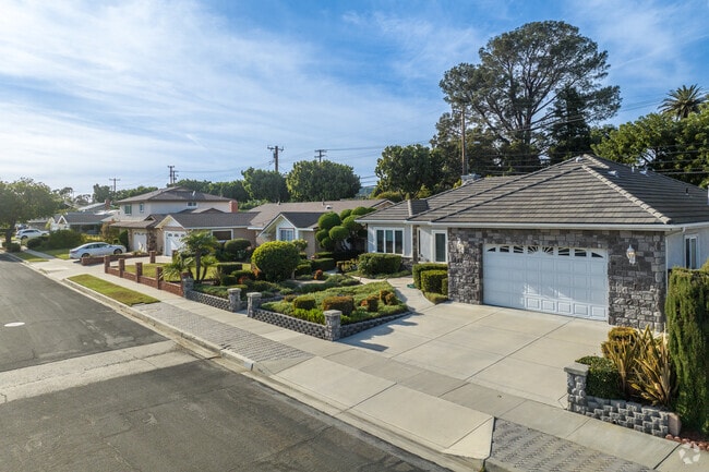 You can find many different style of homes throughout the Saticoy area of Ventura.