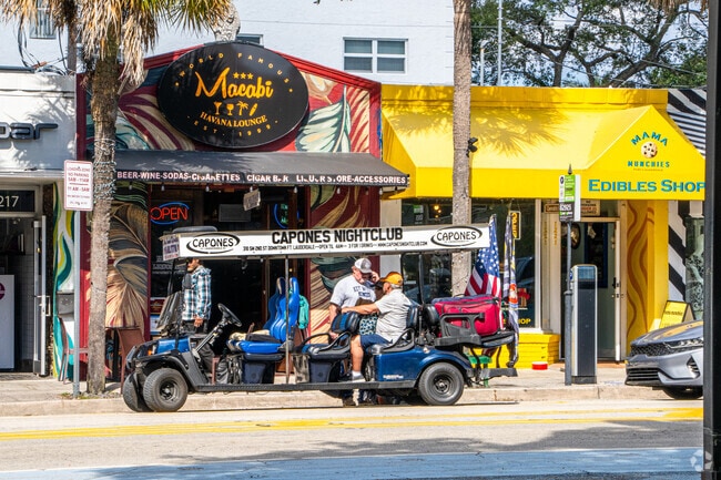 Locals can peruse stores and nightlife on Las Olas Boulevard near Dorsey Riverbend.