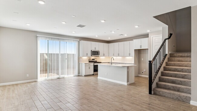 5852 E Covey Ln, Phoenix, AZ 85054 - photo 4