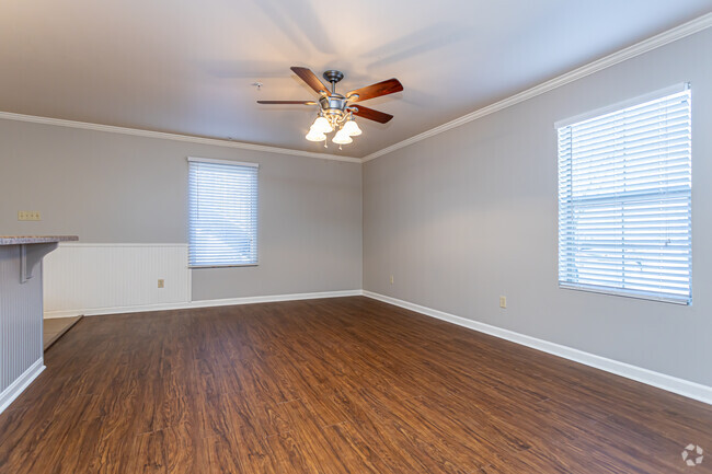 2BR, 2BA - 1,060SF
