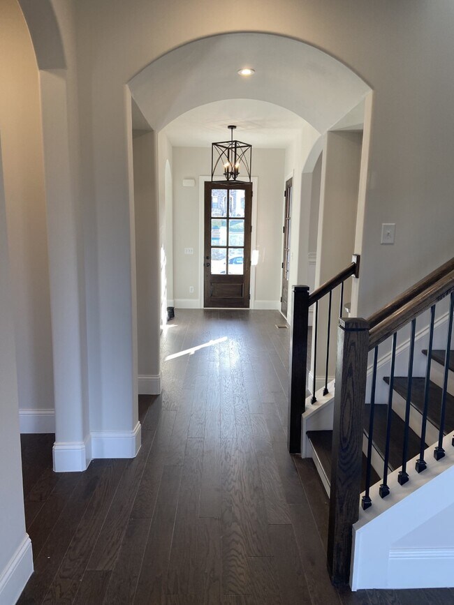 10 ft ceilings with grand entrance