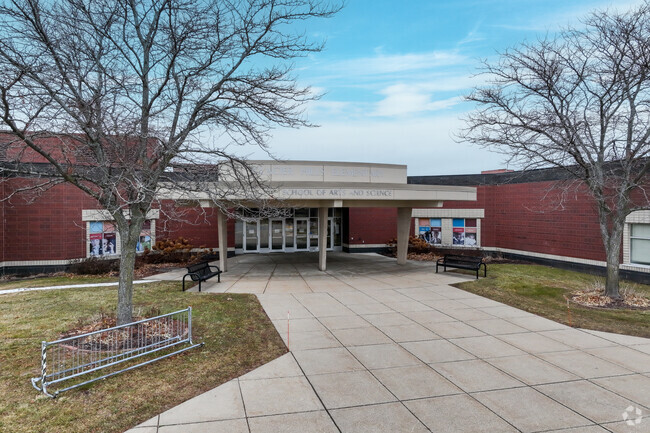 Glacier Hills Elementary earned an overall grade of A from Niche.com.