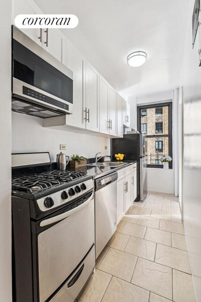 200 W 16th St, New York, NY 10011 - photo 4