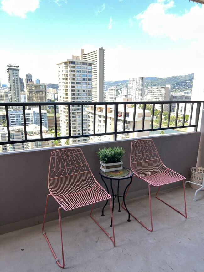 Royal Kuhio unit 3106, Honolulu, HI 96815 - photo 2