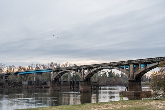 On the west side of Chattahoochee, River Landing offers the first boat landing on the river.