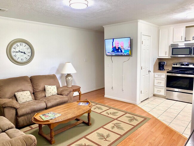 1406 W April Villa unit B, Montgomery, TX 77356 - photo 4