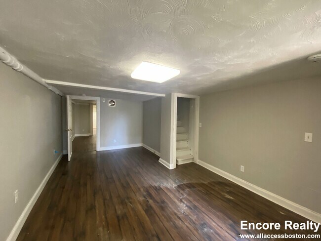 22 Banks St unit B, Cambridge, MA 02138 - photo 4