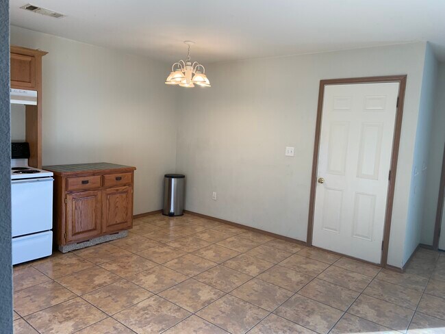 309 E Marietta Ct, Rogers, AR 72758 - photo 5