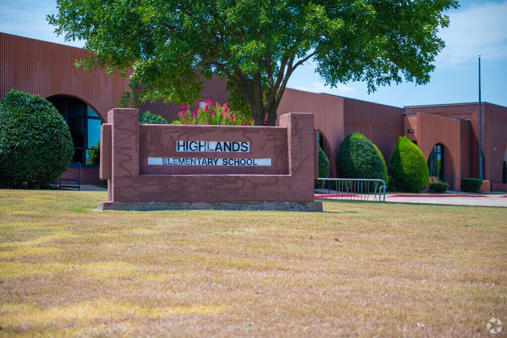 Lets your child's imagination run wile at Highlands Elementary in Cedar Hill.
