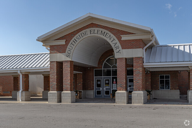 Southside Elementary as of 2023 had a student population of 724.