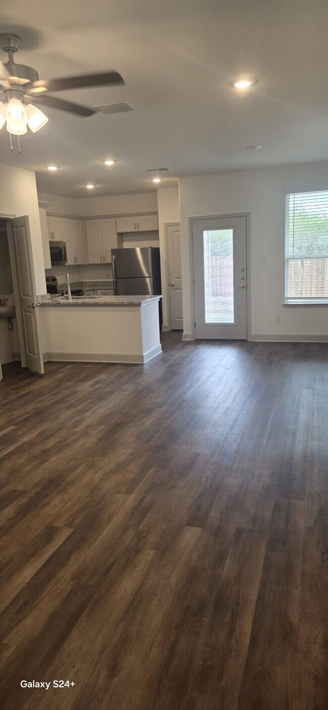 7712 Briarwood Pass unit 102, San Antonio, TX 78252 - photo 3