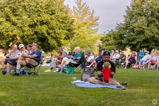 Grab your picnic blanket and chairs to enjoy live music at the Opera House Square.