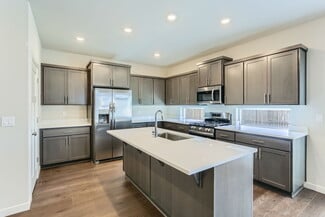 9212 SW Vermillion Dr, Tualatin, OR 97062