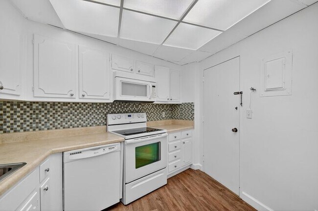 Delray Summit unit 1000 Lowry Street 2g, Delray Beach, FL 33483 - photo 3