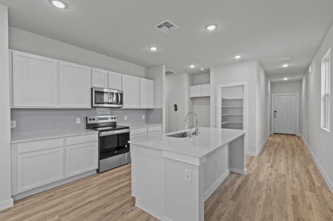 12447 Hurdelbrink Ranch, San Antonio, TX 78245 - photo 3