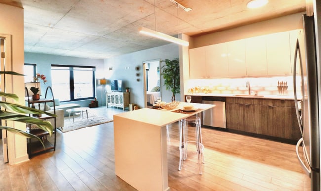 1035 W Addison St, Chicago, IL 60613 - photo 2