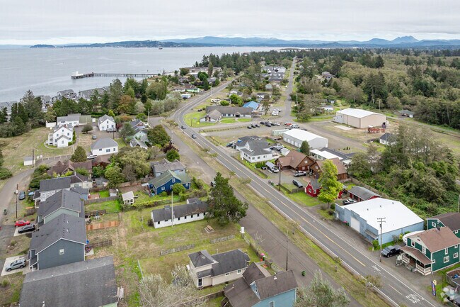 NW Warrenton Dr is the main thoroughfare that runs through Flavel.