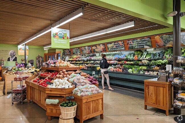 Smiling Hill/Whispering Heights' Natural Grocer's: Freshness in every aisle.