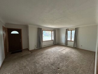 1302 9th St N, Fargo, ND 58102
