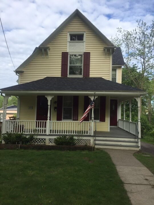 68 2nd St, Geneseo, NY 14454