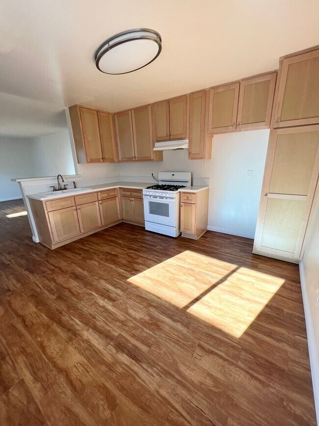 Welcome to the Beautiful Cameo Apartments in Prime Torrance, Torrance, CA 90503 - photo 7