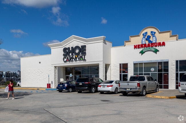 Excellent dining and shopping is just minutes away near Manchester.